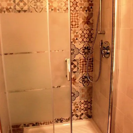 Le Dame Della Cortesella Bed & Breakfast Como