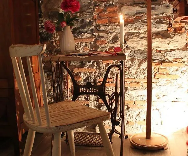 Le Dame Della Cortesella Bed & Breakfast Como